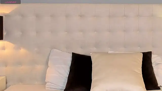 KellyRooss online show from 2, 12, 2025