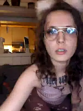 Snapshot of marijacucu chatting on 18, 4, 2026 marijacucu online show from 18, 4, 2026