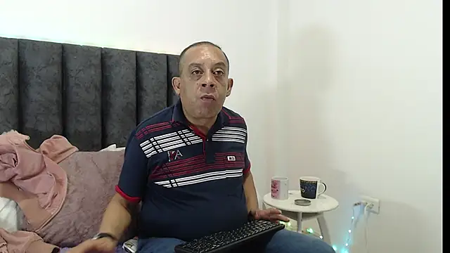 GabrielandAbigail online show from 7, 11, 2025