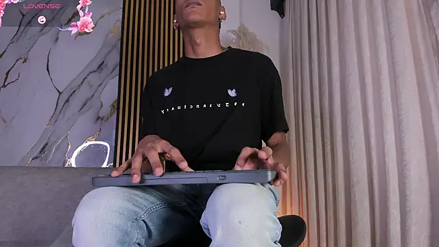 JulienSaint online show from 4, 3, 2026