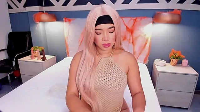 Snapshot of EmilyZahar chatting on 23, 10, 2025 EmilyZahar online show from 23, 10, 2025