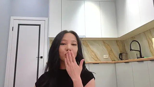 Snapshot of lunajii chatting on 25, 4, 2026 lunajii online show from 25, 4, 2026