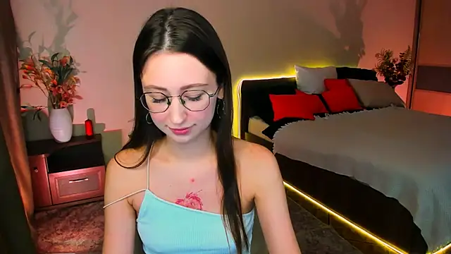 YourLovellyStory online show from 4, 11, 2025