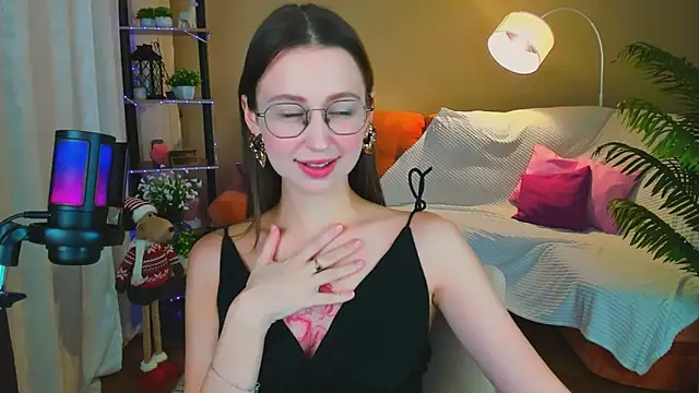 YourLovellyStory online show from 23, 11, 2025