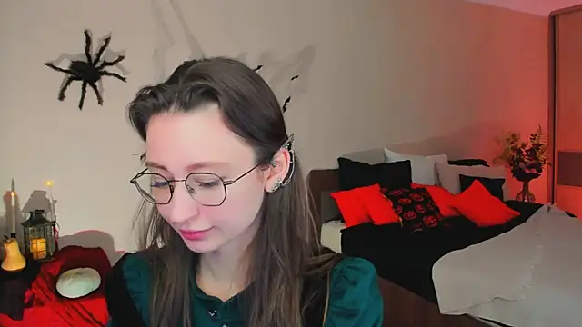 YourLovellyStory online show from 31, 10, 2025