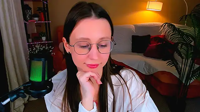 YourLovellyStory online show from 15, 3, 2026