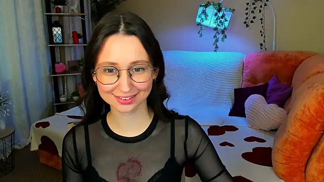 Snapshot of YourLovellyStory chatting on 6, 6, 2026 YourLovellyStory online show from 6, 6, 2026