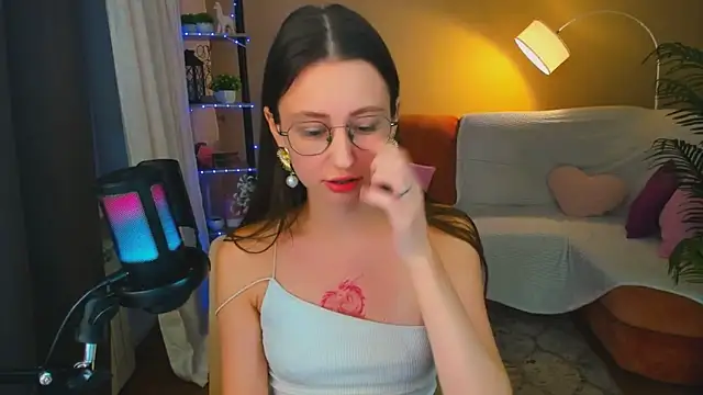 YourLovellyStory online show from 14, 11, 2025