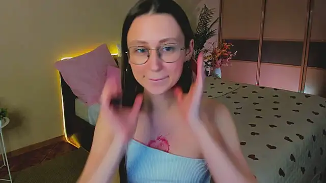 YourLovellyStory online show from 21, 4, 2026