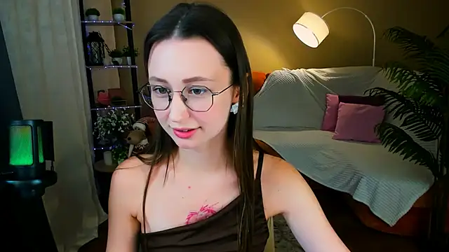 YourLovellyStory online show from 3, 12, 2025