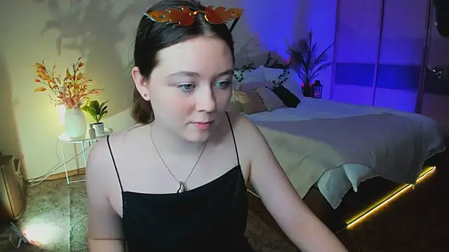 Snapshot of AlluringLookk chatting on 13, 11, 2025 AlluringLookk online show from 13, 11, 2025