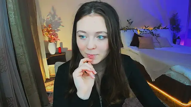 Snapshot of AlluringLookk chatting on 7, 11, 2025 AlluringLookk online show from 7, 11, 2025