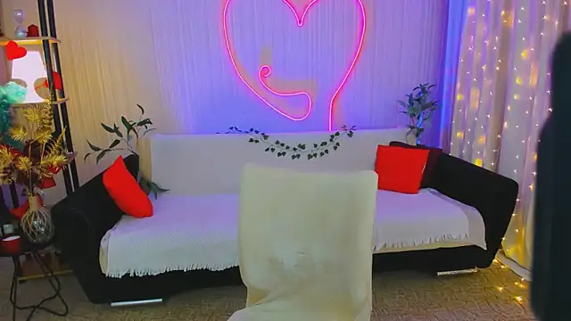 AlluringLookk online show from 15, 4, 2026