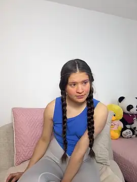 Snapshot of Emilyybennet_ chatting on 8, 10, 2025 Emilyybennet online show from 8, 10, 2025