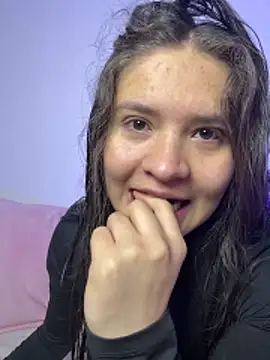 Emilyybennet  online show from 18, 12, 2025