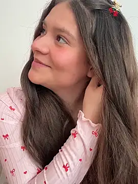 Snapshot of Emilyybennet_ chatting on 28, 6, 2026 Emilyybennet online show from 28, 6, 2026
