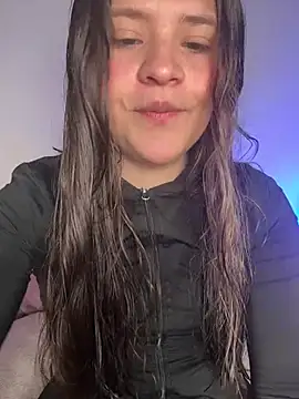 Snapshot of Emilyybennet_ chatting on 23, 7, 2026 Emilyybennet online show from 23, 7, 2026