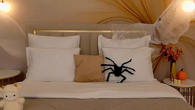 Snapshot of VanessaFields chatting on 22, 10, 2025 VanessaFields online show from 22, 10, 2025