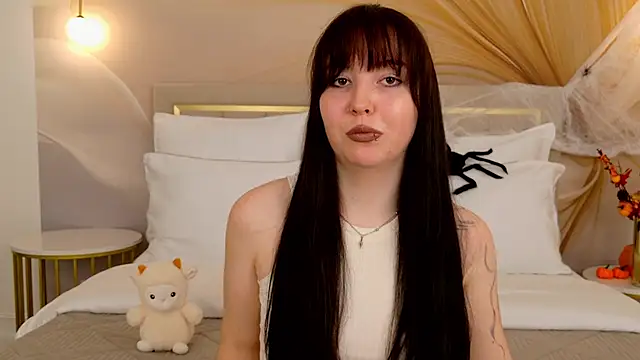 Snapshot of VanessaFields chatting on 21, 10, 2025 VanessaFields online show from 21, 10, 2025