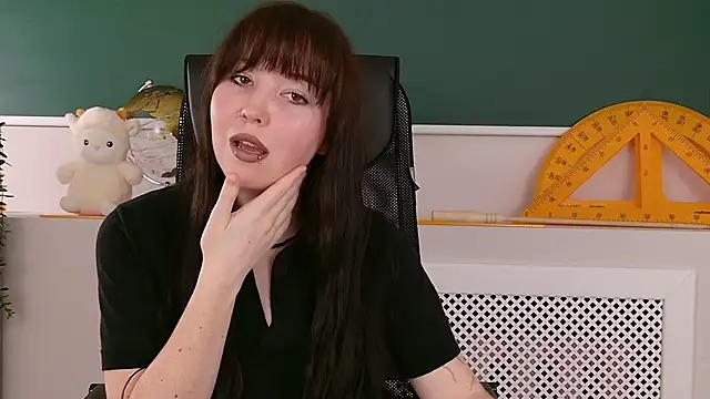 Snapshot of VanessaFields chatting on 28, 10, 2025 VanessaFields online show from 28, 10, 2025