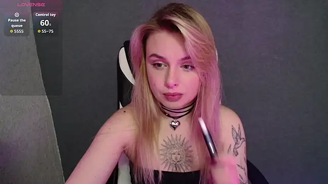 AngelicaHollywood online show from 2, 10, 2025