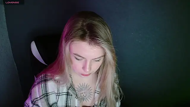 AngelicaHollywood online show from 2, 11, 2025