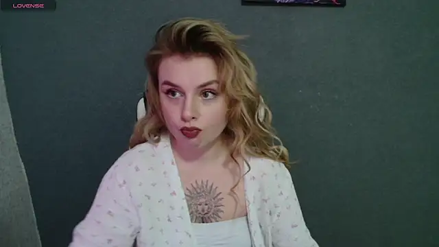 AngelicaHollywood online show from 6, 11, 2025