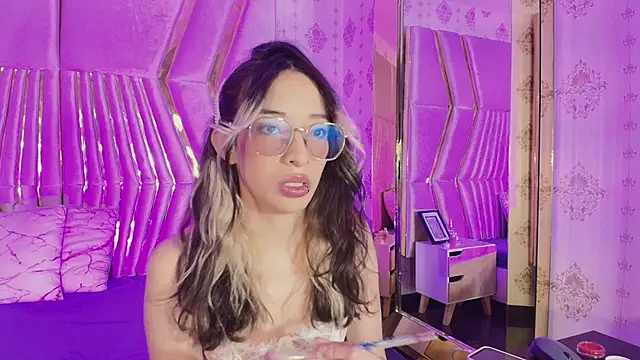 Emilia Bons online show from 27, 10, 2025