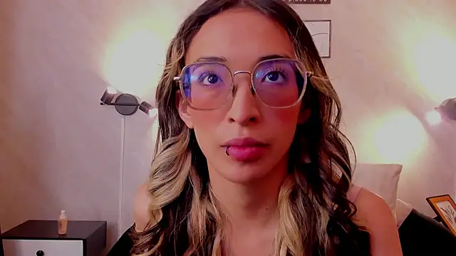 Emilia Bons online show from 4, 11, 2025