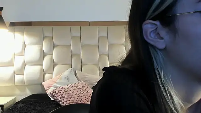 Emilia Bons online show from 30, 9, 2025