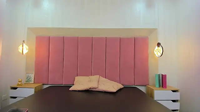 Emilia Bons online show from 8, 10, 2025