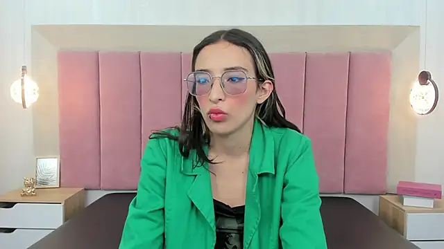 Emilia Bons online show from 3, 10, 2025