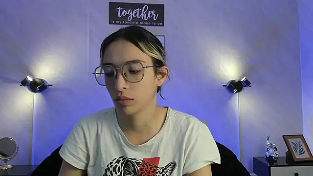 Emilia Bons online show from 18, 9, 2025
