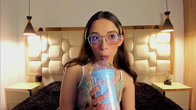 Emilia Bons online show from 23, 10, 2025