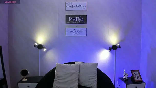 Emilia Bons online show from 6, 10, 2025