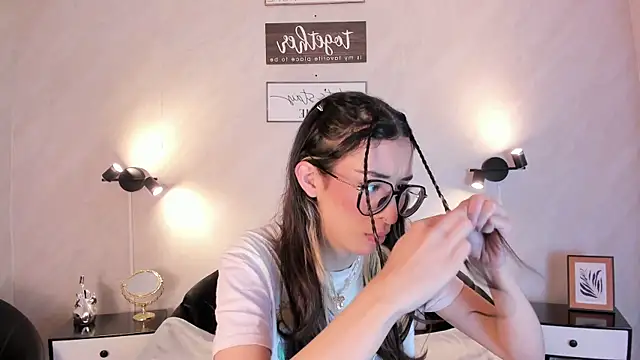 Emilia Bons online show from 10, 2, 2026