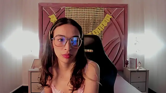 Emilia Bons online show from 31, 10, 2025