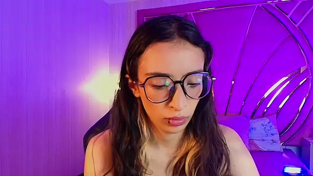 Emilia Bons online show from 18, 12, 2025