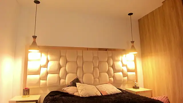 Emilia Bons online show from 7, 10, 2025