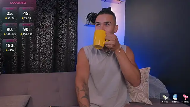 Snapshot of MarkSantozz chatting on 24, 10, 2025 MarkSantozz online show from 24, 10, 2025