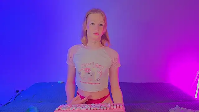 Olivia-Pink online show from 25, 3, 2026