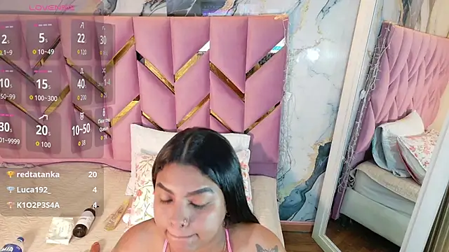 Snapshot of curvybrunnett chatting on 18, 10, 2025 curvybrunnett online show from 18, 10, 2025