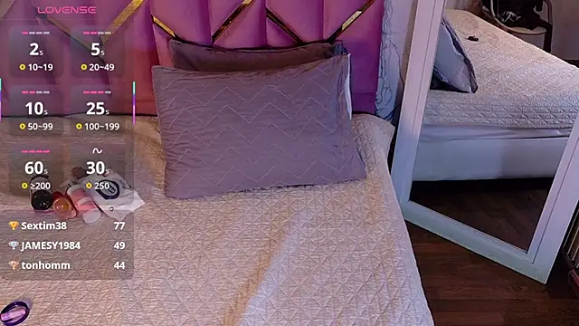 Snapshot of curvybrunnett chatting on 11, 11, 2025 curvybrunnett online show from 11, 11, 2025