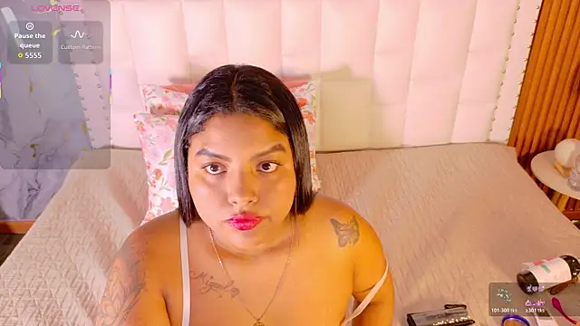 Snapshot of curvybrunnett chatting on 16, 11, 2025 curvybrunnett online show from 16, 11, 2025