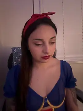 Snapshot of CharmingMaddie chatting on 28, 4, 2026 CharmingMaddie online show from 28, 4, 2026