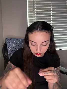 Snapshot of CharmingMaddie chatting on 27, 4, 2026 CharmingMaddie online show from 27, 4, 2026