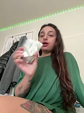 Snapshot of CharmingMaddie chatting on 1, 5, 2026 CharmingMaddie online show from 1, 5, 2026
