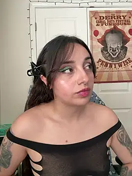 Snapshot of CharmingMaddie chatting on 23, 4, 2026 CharmingMaddie online show from 23, 4, 2026