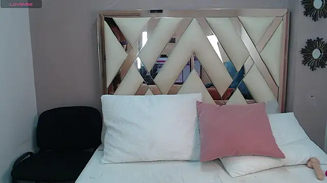 Violett Salvatore online show from 15, 2, 2026