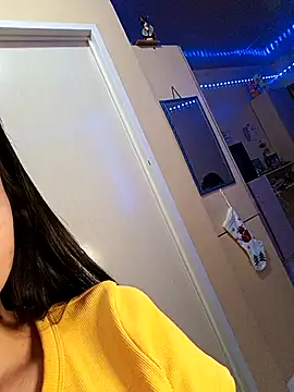 Snapshot of yumi_yum chatting on 16, 4, 2026 yumi yum online show from 16, 4, 2026